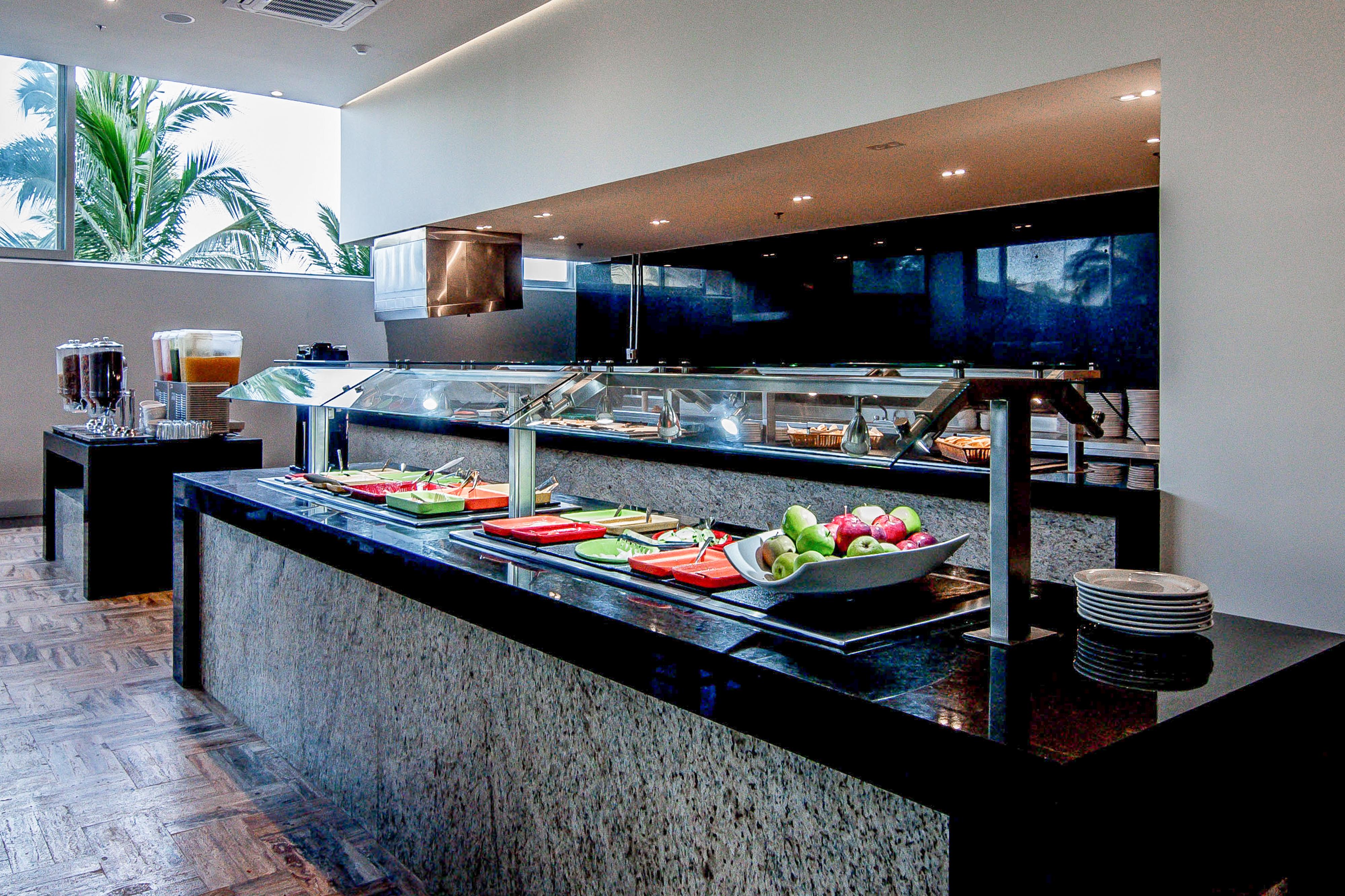 Hotel Mio Vallarta Unique & Different- Adults Only Puerto Vallarta Ngoại thất bức ảnh A buffet at a hotel